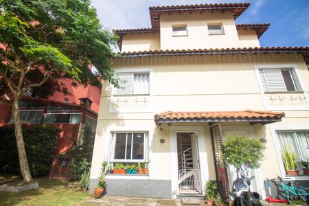 Casa de condomínio à venda com 153m², 3 quartos e 2 vagasFachada
