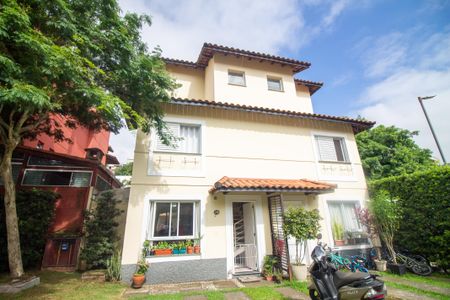 Casa de condomínio à venda com 153m², 3 quartos e 2 vagasFachada