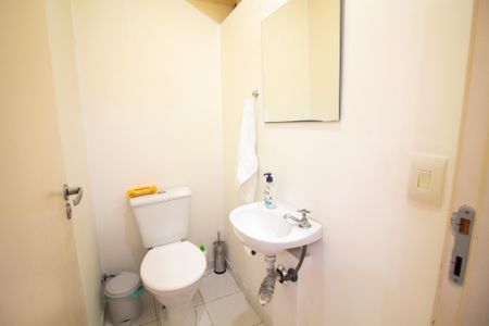 Casa de condomínio à venda com 153m², 3 quartos e 2 vagasLavabo