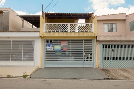 Casa à venda com 106m², 3 quartos e 2 vagas Casa à venda com 106m², 3 quartos e 2 vagasFachada