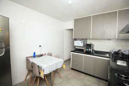 Casa à venda com 106m², 3 quartos e 2 vagas Casa à venda com 106m², 3 quartos e 2 vagasCozinha