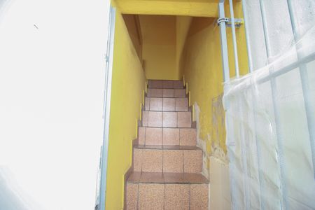 Casa à venda com 106m², 3 quartos e 2 vagas Casa à venda com 106m², 3 quartos e 2 vagasEscada