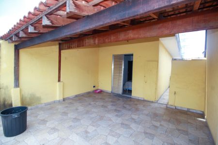 Casa à venda com 106m², 3 quartos e 2 vagas Casa à venda com 106m², 3 quartos e 2 vagasVaranda