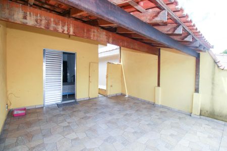 Casa à venda com 106m², 3 quartos e 2 vagas Casa à venda com 106m², 3 quartos e 2 vagasVaranda