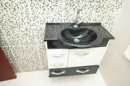 Casa à venda com 106m², 3 quartos e 2 vagas Casa à venda com 106m², 3 quartos e 2 vagasBanheiro 1