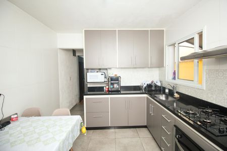 Casa à venda com 106m², 3 quartos e 2 vagas Casa à venda com 106m², 3 quartos e 2 vagasCozinha