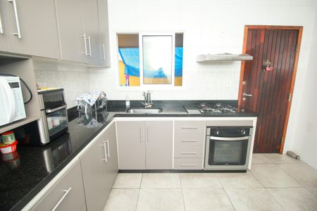 Casa à venda com 106m², 3 quartos e 2 vagas Casa à venda com 106m², 3 quartos e 2 vagasCozinha