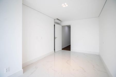 Apartamento à venda com 330m², 4 quartos e 4 vagas Apartamento à venda com 330m², 4 quartos e 4 vagasSuíte 1