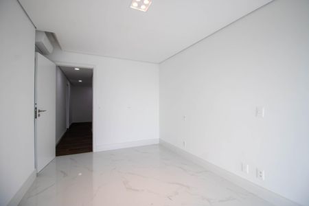 Apartamento à venda com 330m², 4 quartos e 4 vagas Apartamento à venda com 330m², 4 quartos e 4 vagasSuíte 1