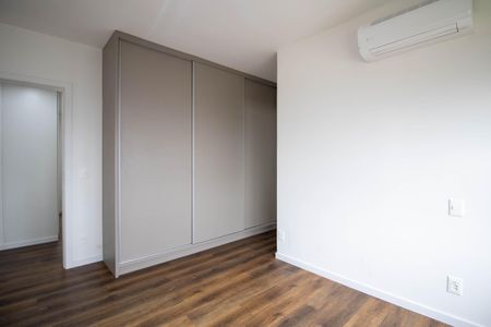 Apartamento à venda com 330m², 4 quartos e 4 vagas Apartamento à venda com 330m², 4 quartos e 4 vagasSuíte 3