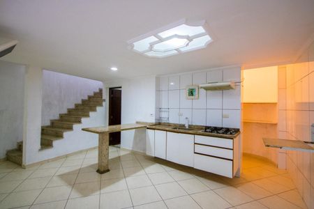 Casa à venda com 350m², 5 quartos e 2 vagas Casa à venda com 350m², 5 quartos e 2 vagasCozinha