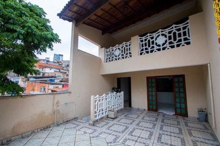 Casa à venda com 350m², 5 quartos e 2 vagas Casa à venda com 350m², 5 quartos e 2 vagasÁrea externa