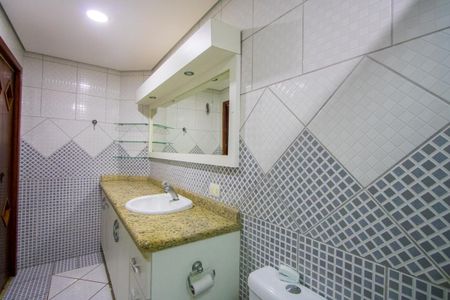 Casa à venda com 350m², 5 quartos e 2 vagas Casa à venda com 350m², 5 quartos e 2 vagasBanheiro social 1
