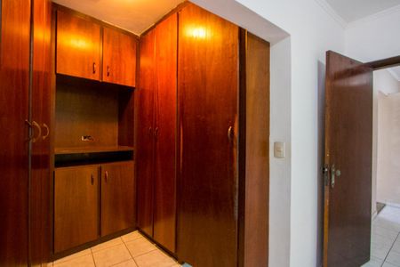 Casa à venda com 350m², 5 quartos e 2 vagas Casa à venda com 350m², 5 quartos e 2 vagasCloset do quarto 1