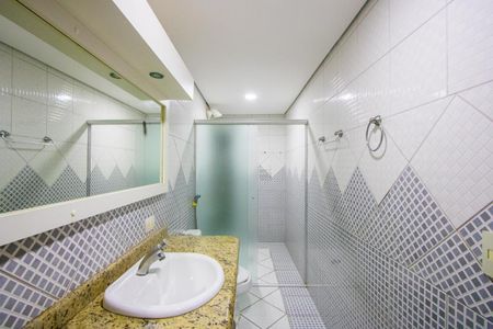 Casa à venda com 350m², 5 quartos e 2 vagas Casa à venda com 350m², 5 quartos e 2 vagasBanheiro social 1