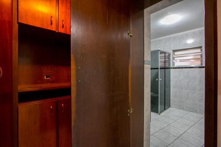 Casa à venda com 350m², 5 quartos e 2 vagas Casa à venda com 350m², 5 quartos e 2 vagasDetalhes do Closet do quarto 1