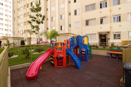 Apartamento à venda com 43m², 2 quartos e 1 vaga Apartamento à venda com 43m², 2 quartos e 1 vagaÁrea comum - Playground
