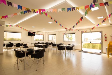 Apartamento à venda com 43m², 2 quartos e 1 vaga Apartamento à venda com 43m², 2 quartos e 1 vagaÁrea comum - Salão de festas