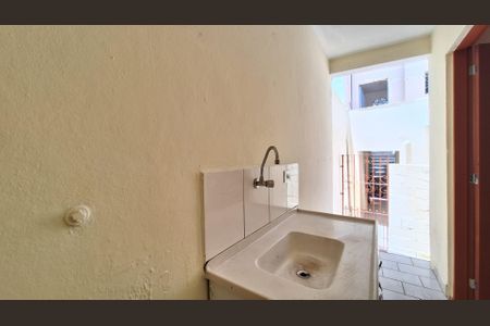 Casa para alugar com 40m², 1 quarto e sem vagaQuintal e área de serviço