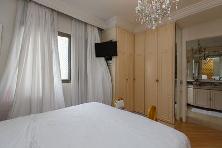 Apartamento à venda com 165m², 3 quartos e 3 vagas Apartamento à venda com 165m², 3 quartos e 3 vagasSuíte 1