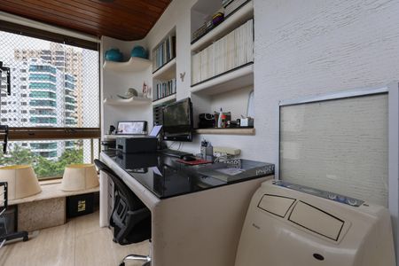 Apartamento à venda com 165m², 3 quartos e 3 vagas Apartamento à venda com 165m², 3 quartos e 3 vagasVaranda da Sala