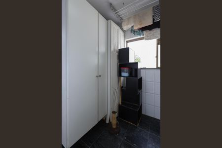 Apartamento à venda com 165m², 3 quartos e 3 vagas Apartamento à venda com 165m², 3 quartos e 3 vagasÁrea de Serviço