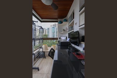 Apartamento à venda com 165m², 3 quartos e 3 vagas Apartamento à venda com 165m², 3 quartos e 3 vagasVaranda da Sala