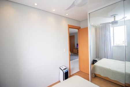 Quarto 1 de apartamento para alugar com 2 quartos, 48m² em Cabral, Contagem