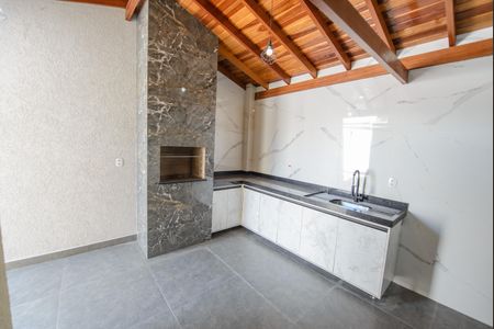 Casa de condomínio para alugar com 75m², 2 quartos e 2 vagasQuintal e área de lazer