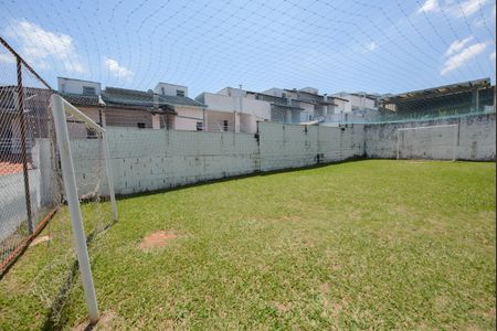 Casa de condomínio para alugar com 75m², 2 quartos e 2 vagasÁrea comum - Campo de futebol