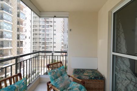 Apartamento para alugar com 81m², 3 quartos e 1 vaga Apartamento para alugar com 81m², 3 quartos e 1 vagaVaranda