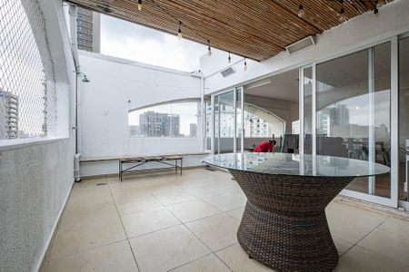 Apartamento para alugar com 152m², 3 quartos e 2 vagas Apartamento para alugar com 152m², 3 quartos e 2 vagasVaranda