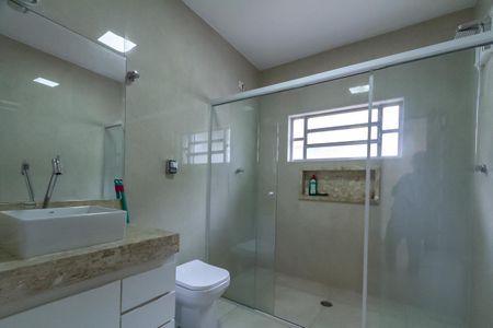 Casa à venda com 200m², 3 quartos e 2 vagasBanheiro da Suíte