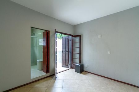 Casa à venda com 200m², 3 quartos e 2 vagasSuíte