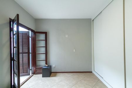 Casa à venda com 200m², 3 quartos e 2 vagasSuíte