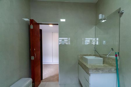 Casa à venda com 200m², 3 quartos e 2 vagasBanheiro da Suíte
