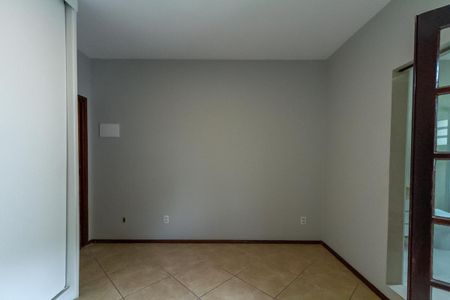 Casa à venda com 200m², 3 quartos e 2 vagasSuíte