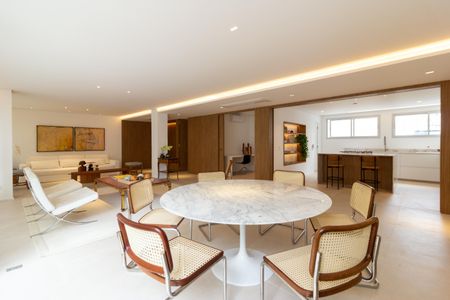 Sala de apartamento à venda com 3 quartos, 192m² em Cerqueira César, São Paulo