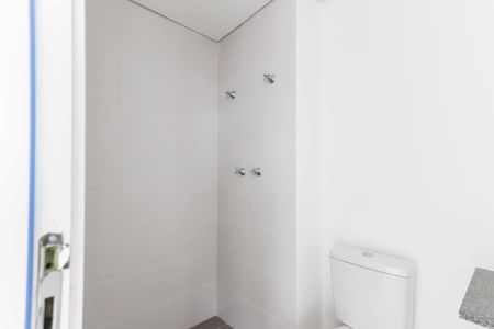 Banheiro de kitnet/studio à venda com 1 quarto, 27m² em Vila Sonia, São Paulo