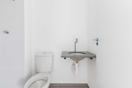 Banheiro de kitnet/studio à venda com 1 quarto, 27m² em Vila Sonia, São Paulo