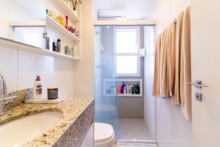 Apartamento à venda com 65m², 2 quartos e 2 vagas Apartamento à venda com 65m², 2 quartos e 2 vagasBanheiro da Suíte