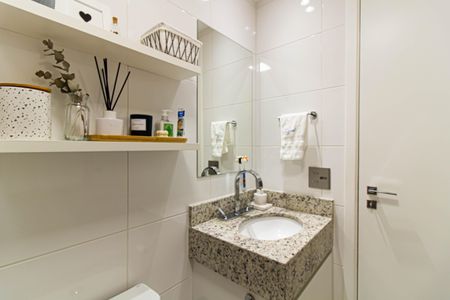 Apartamento à venda com 65m², 2 quartos e 2 vagas Apartamento à venda com 65m², 2 quartos e 2 vagasBanheiro