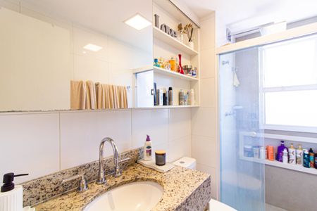 Apartamento à venda com 65m², 2 quartos e 2 vagas Apartamento à venda com 65m², 2 quartos e 2 vagasBanheiro da Suíte