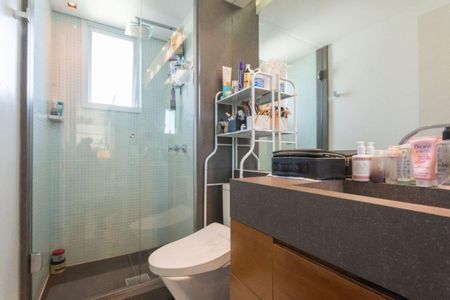 Banheiro 1 de apartamento para alugar com 2 quartos, 72m² em Jardim Botânico, Porto Alegre