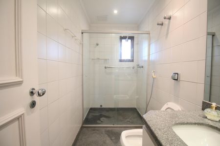 Apartamento para alugar com 265m², 3 quartos e 3 vagasBanheiro 1