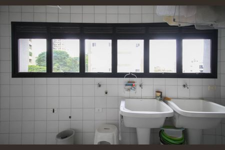 Apartamento para alugar com 265m², 3 quartos e 3 vagas Área de Serviço