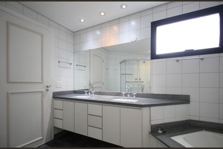 Apartamento para alugar com 265m², 3 quartos e 3 vagasBanheiro 2