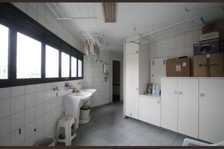 Apartamento para alugar com 265m², 3 quartos e 3 vagas Área de Serviço