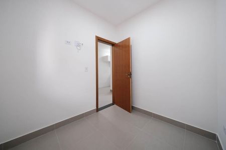Quarto 1 de apartamento para alugar com 2 quartos, 40m² em Vila Santa Teresa, São Paulo