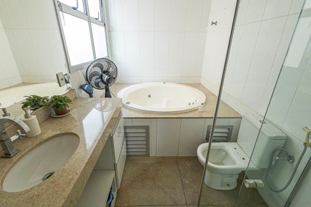 Apartamento à venda com 193m², 4 quartos e 2 vagassuite